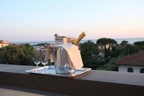 Hotel Riva Lido di Camaiore Kültér fotó