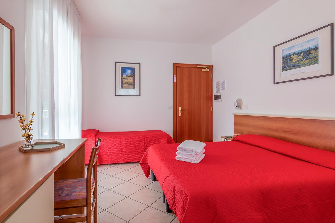 Hotel Riva Lido di Camaiore Kültér fotó